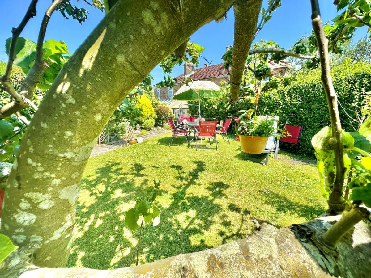 Garden Cottage - 3 Bedroom Close To Town And Beach Bournemouth Eksteriør billede